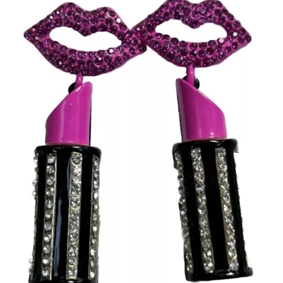 New Betsey Johnson GOING ALL OUT LIPSTICK DROP EARRINGS - Picture 1 of 10